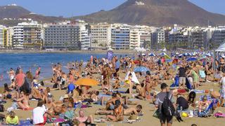Canarias frenará por ley en ocho meses las viviendas vacacionales