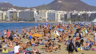 Canarias frenará por ley en ocho meses las viviendas vacacionales