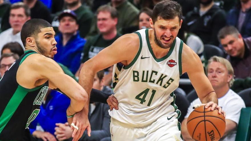 Los Bucks arrancan con derrota las semifinales