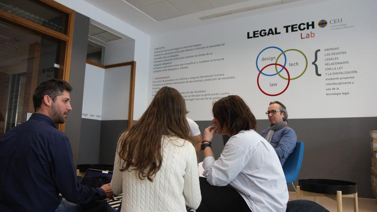 Modelo de la Sala Legal Tech en la sede del CEU en Valencia