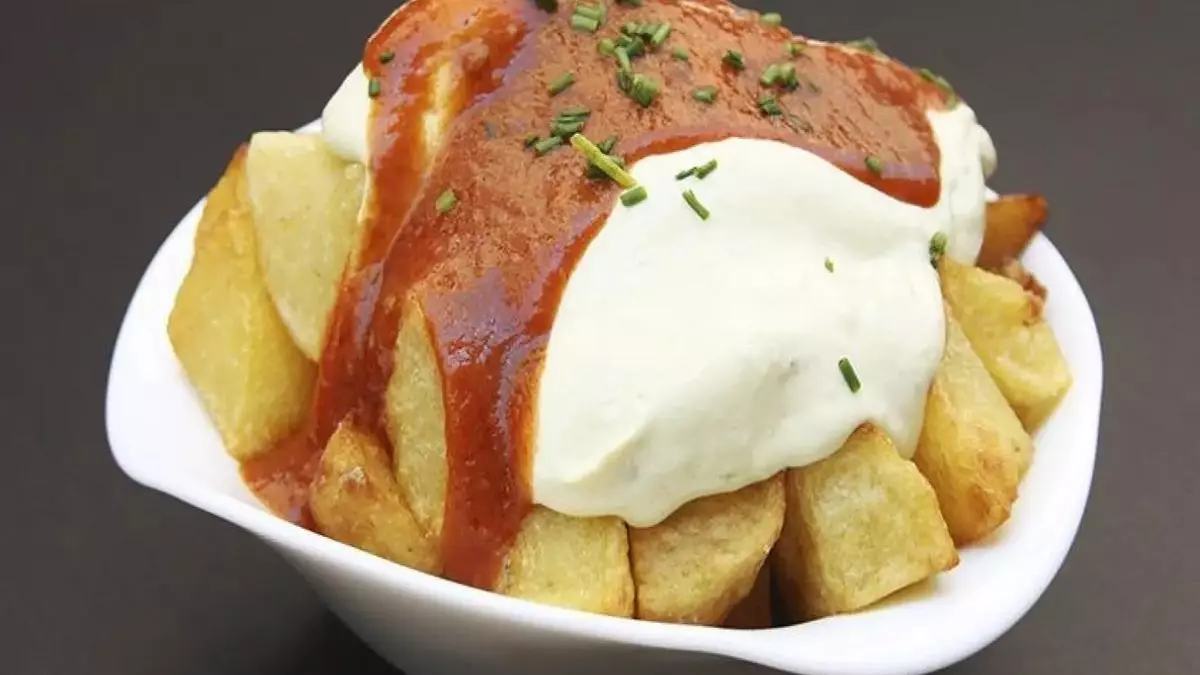 "Nunca me canso de su cocina": el restaurante de Sabadell aclamado por sus patatas bravas