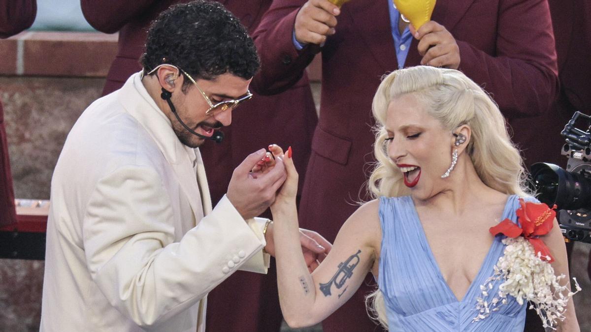 El momento que nadie esperaba de la Super Bowl: Bad Bunny y Lady Gaga bailando salsa