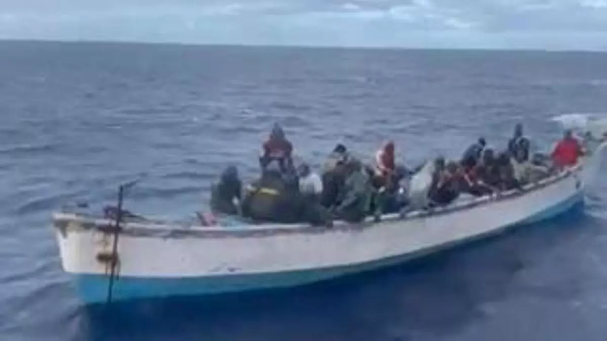 Condenados a tres años de cárcel por llevar un cayuco a El Hierro con 56 personas