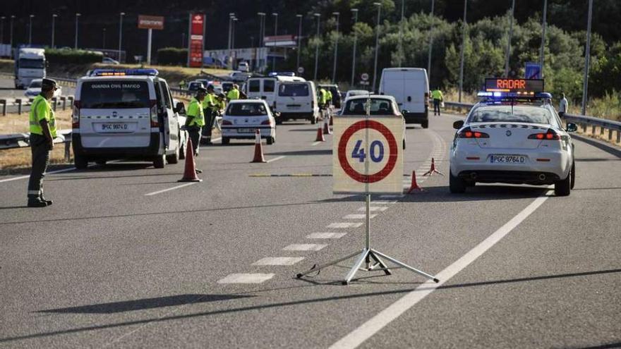 El Subsector de Tráfico, con 146 efectivos en la provincia de Ourense, tramitó por las multas de circulación 8 de cada 10 infracciones administrativas detectadas por la Guardia Civil. // Brais Lorenzo