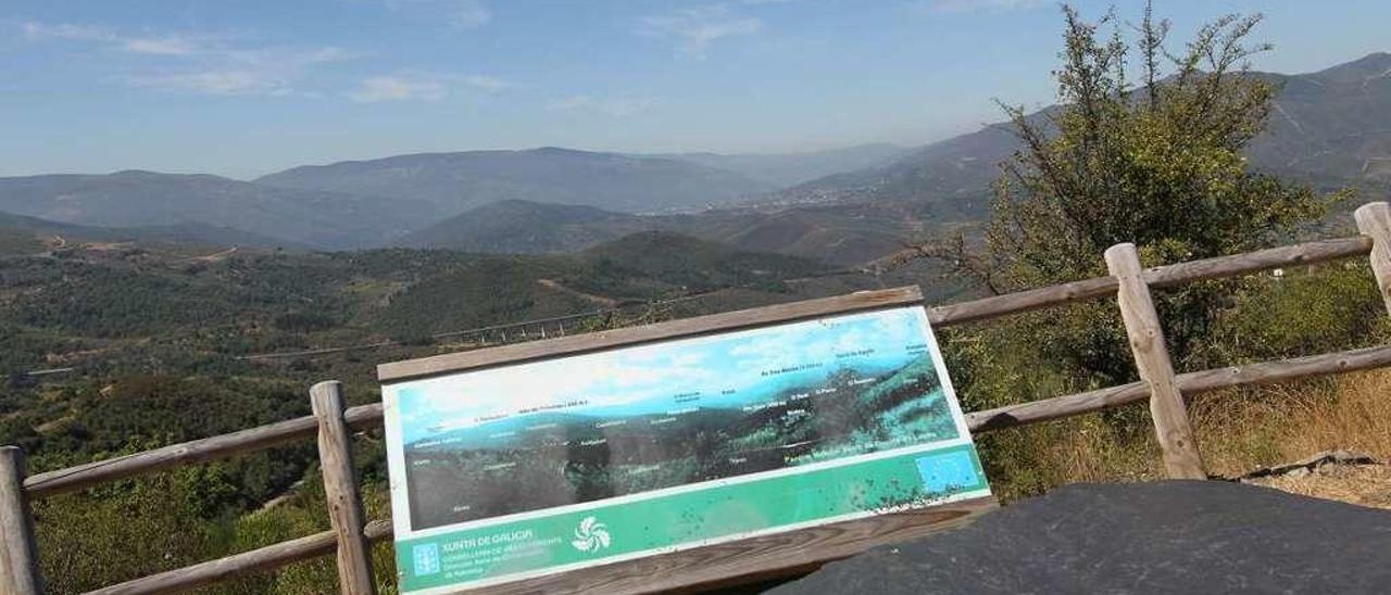 Una vista del Parque Natural da Serra da Enciña da Lastra. // Jesús Regal