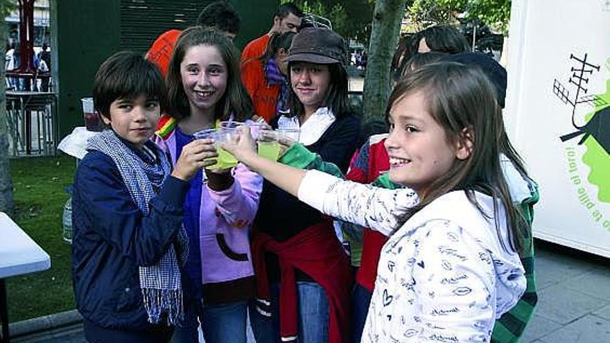 Jóvenes participantes en la fiesta de inauguración del año pasado.