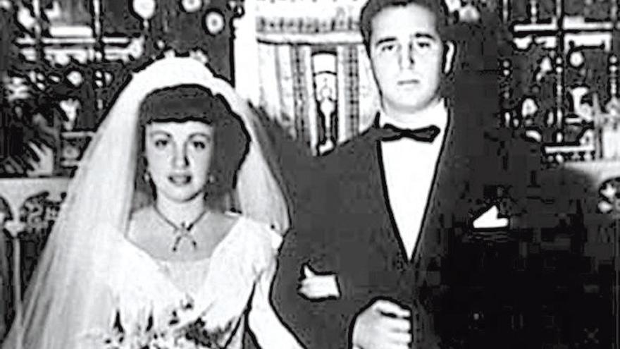 Fidel Castro y Mirta Díaz-Balart en su boda en 1948.