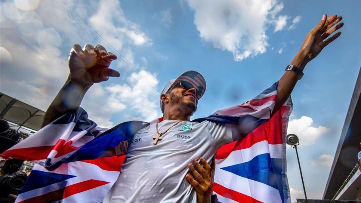 Lewis Hamilton, celebrando el cuarto título en México