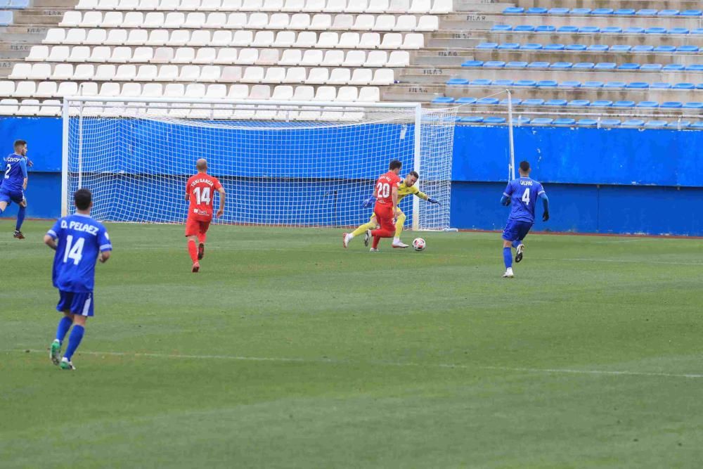 El Lorca Deportiva mejora su imagen pero cae goleado