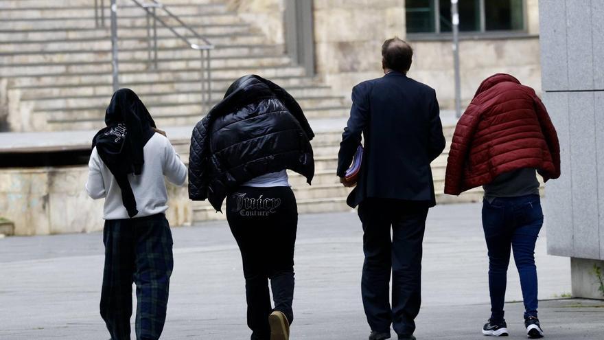 VÍDEO: Los supuestos narcos de Gijón a su salida del juzgado