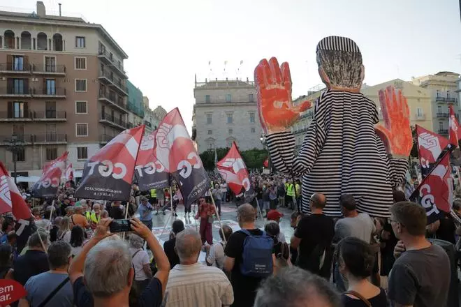 La décima manifestación contra Mazón por la dana
