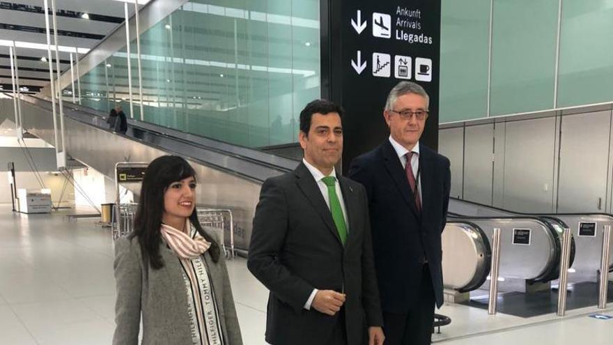 Marina Munuera, José Ramón Díez de Revenga y Mariano Menor hacen balance en Corvera.