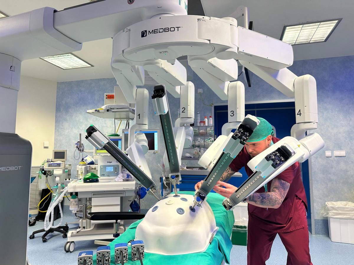 Uno de los robots quirúrgicos comprados en el Hospital de Igualada.