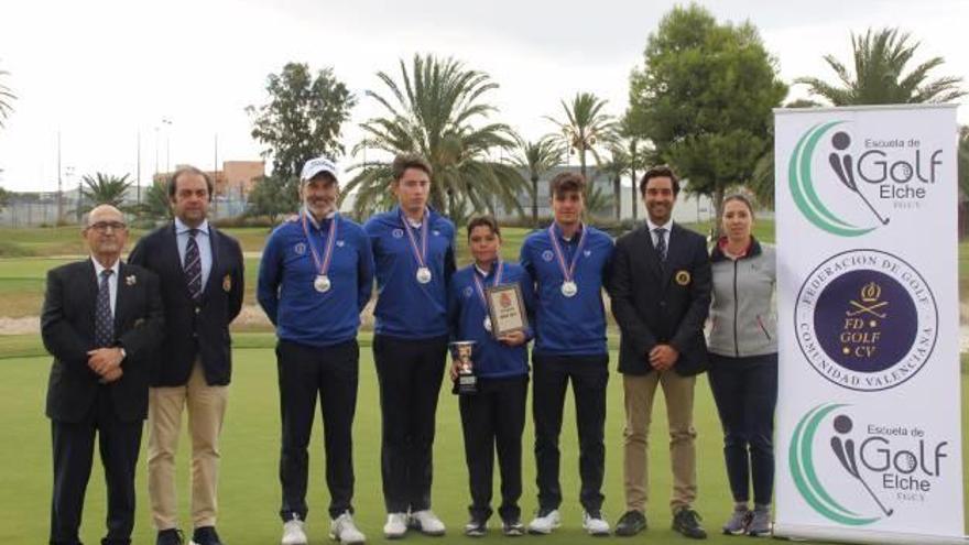 Algunos participantes en la prueba celebrada en la Escuela de Golf Elche, que vistió sus mejores galas.