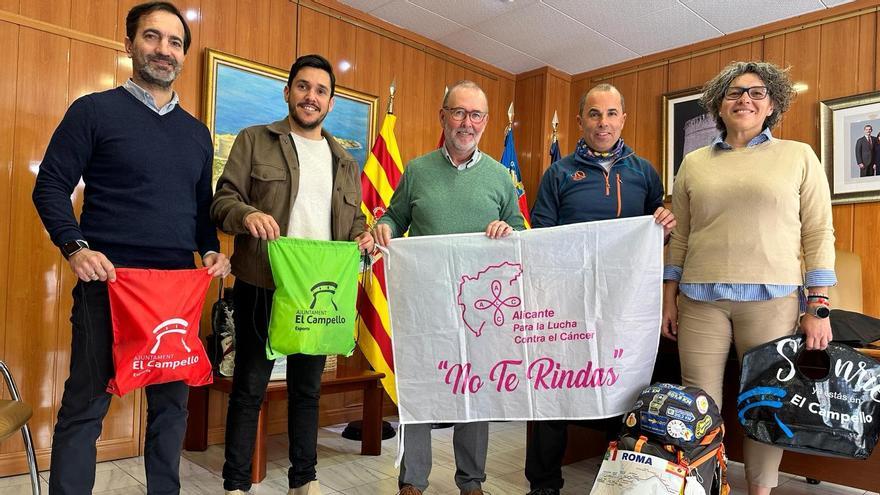 José Arredondo, reunido con parte del equipo de gobierno de El Campello, antes de emprender su viaje.