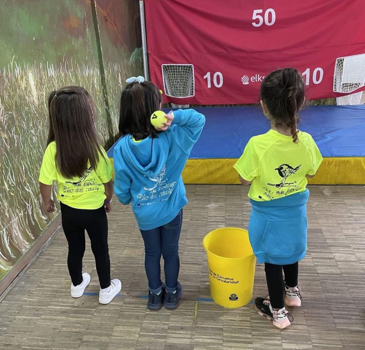 Una de les actividaes nel colexu de Villayón.