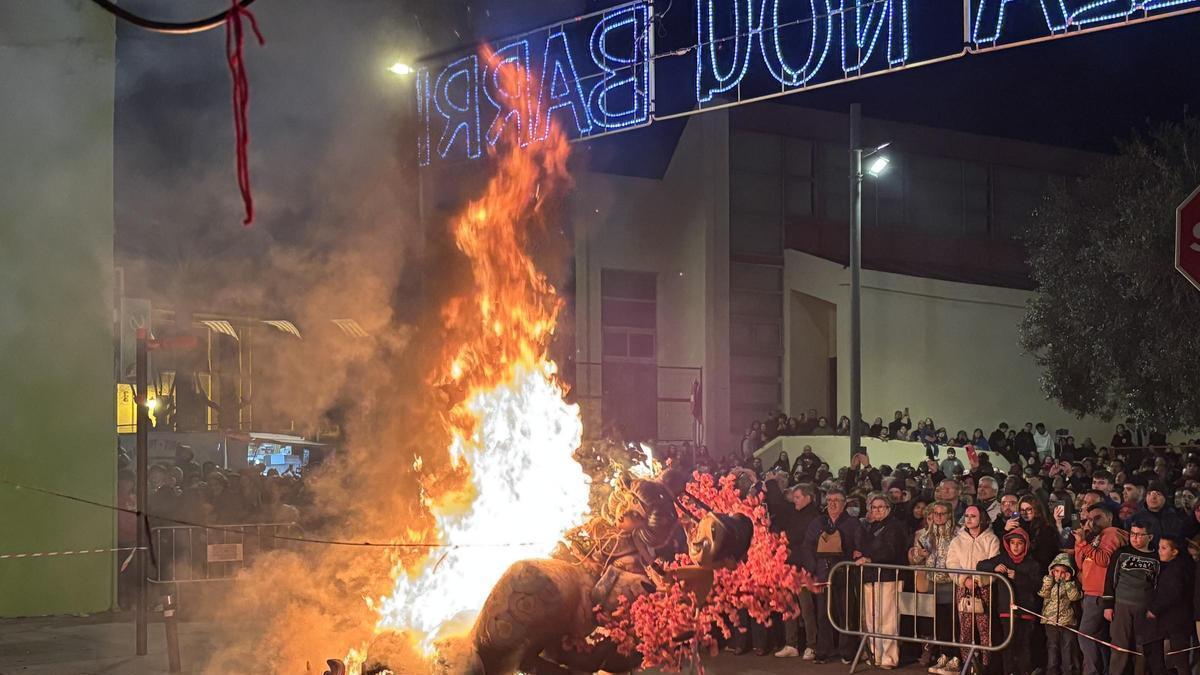 FALLAS 2026 | El fuego ya devora los monumentos falleros de Benicarló