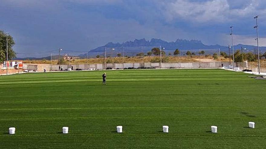 La nova gespa artificial del camp de la Mion és a punt de caramel