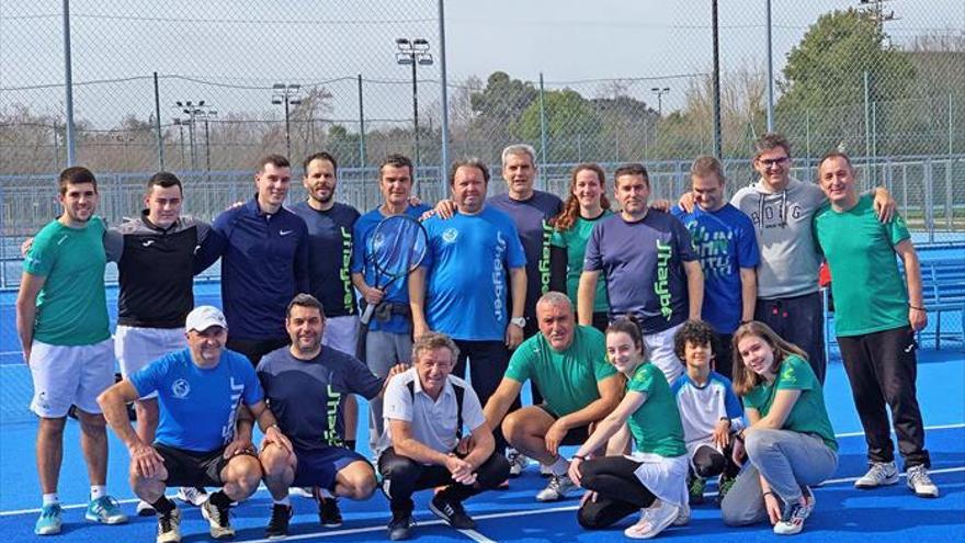 El Club de Tenis Cauria inaugura las nuevas pistas del polideportivo