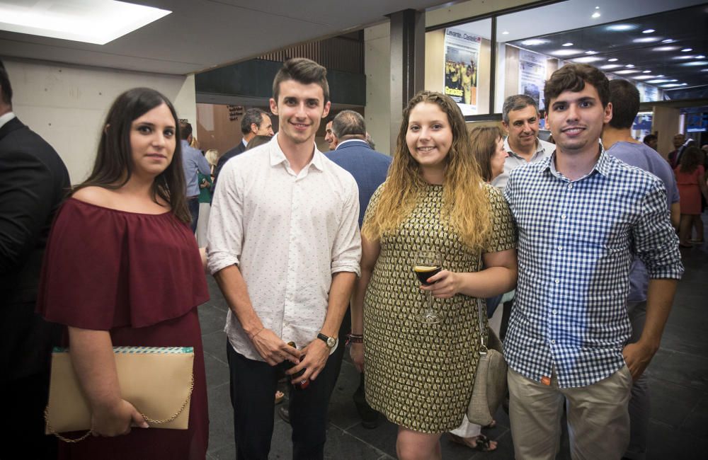 Jóvenes representantes de la UJI.