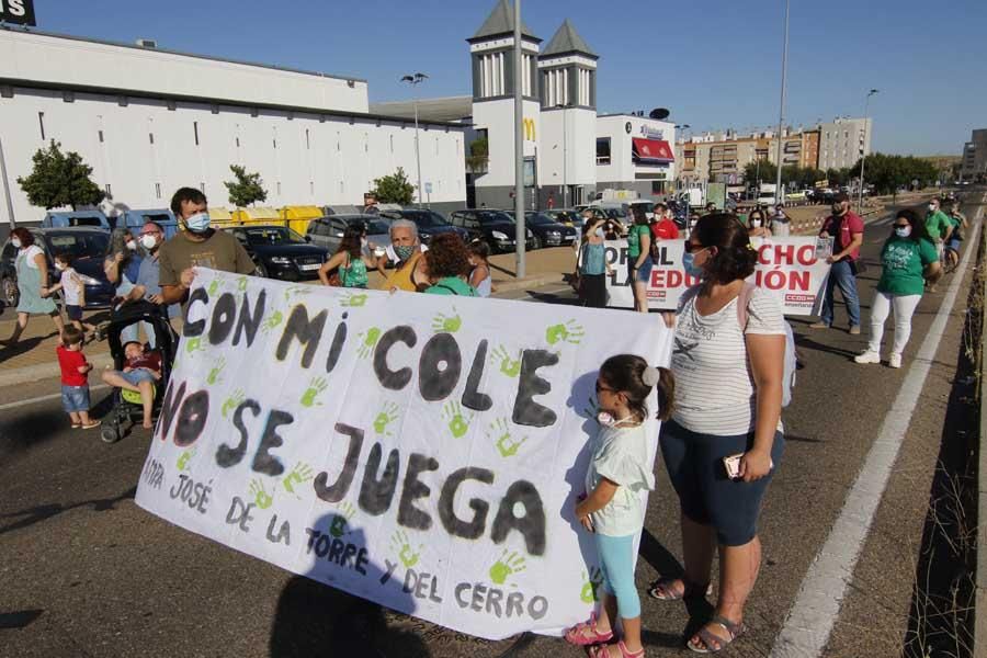 Manifestación contra el cierre de unidades en la escuela pública