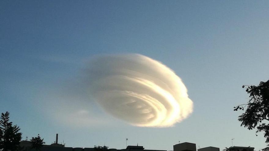 Una &#039;nube ovni&#039; causa estupor en Tenerife