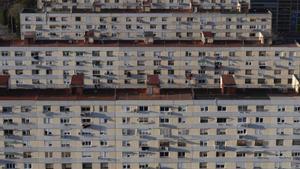 Els grans tenidors només podran comprar edificis per a lloguer assequible