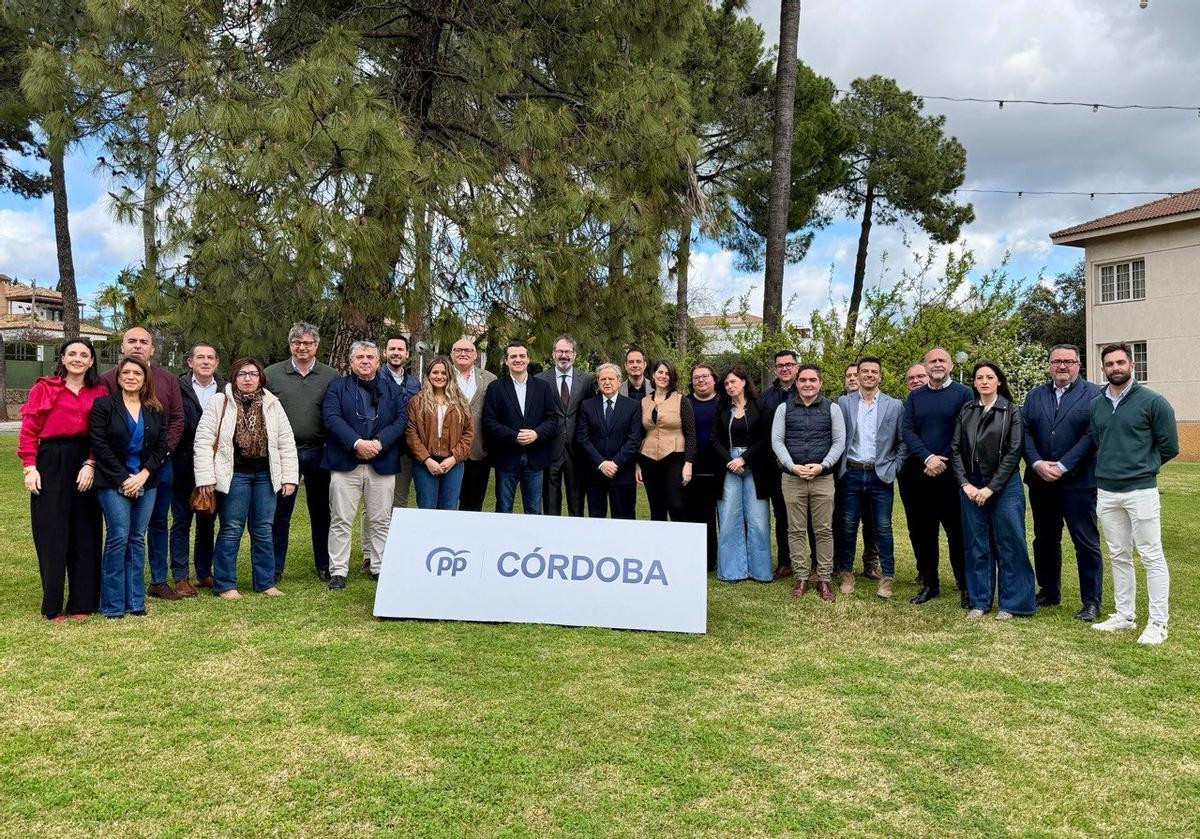 Foto de familia del Consejo de Alcaldes del Partido Popular de Córdoba.