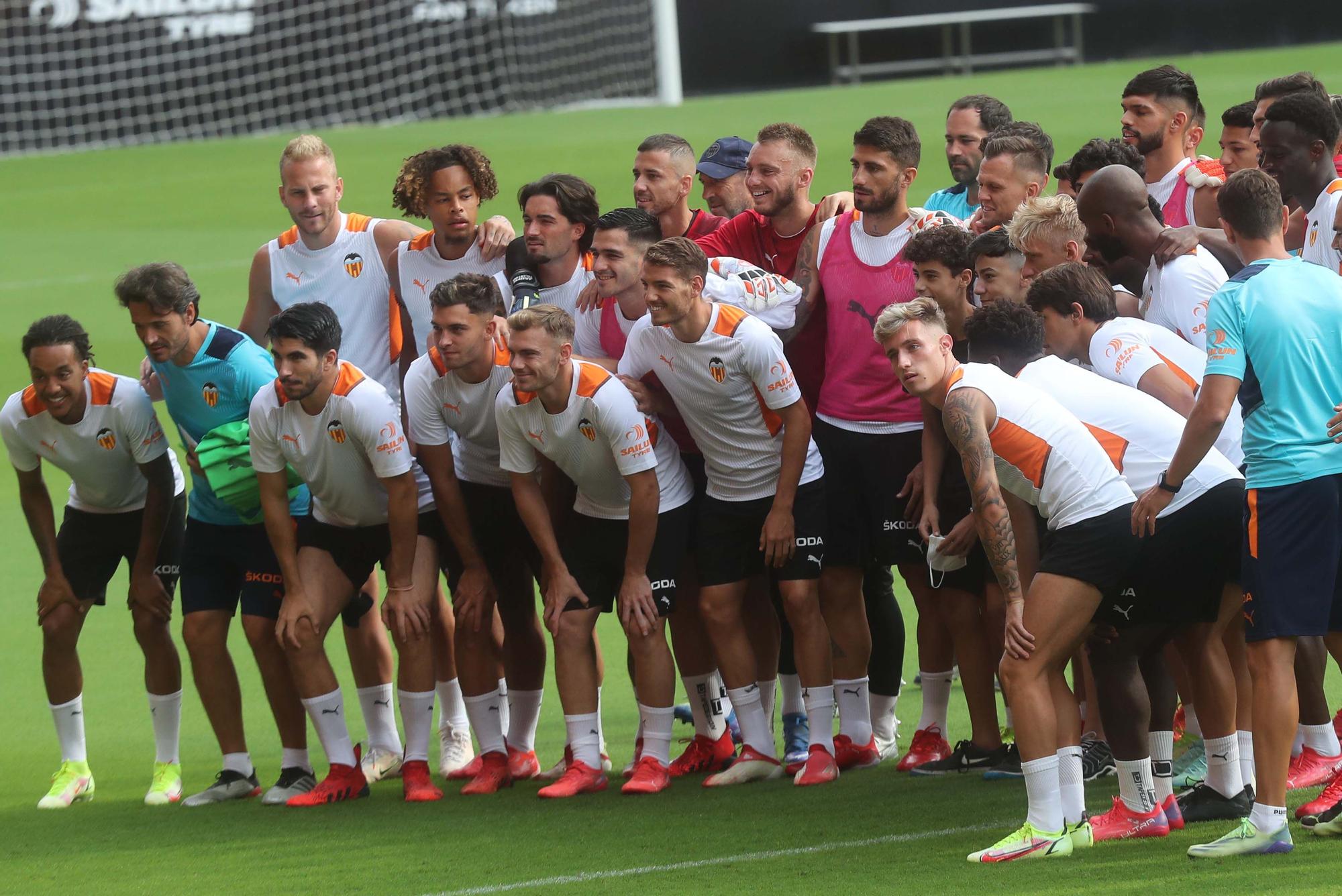 Sesión en Mestalla con Maxi Gómez y Alderete