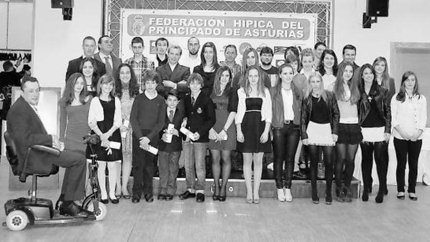 Foto de familia de los premiados en la gala. / r. g.