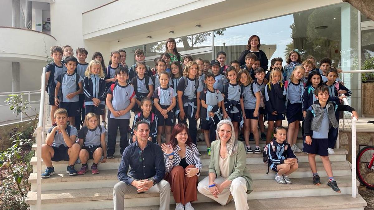 Alumnos del colegio La Porciúncula en el apartahotel Plaza Son Rigo, en Playa de Palma.