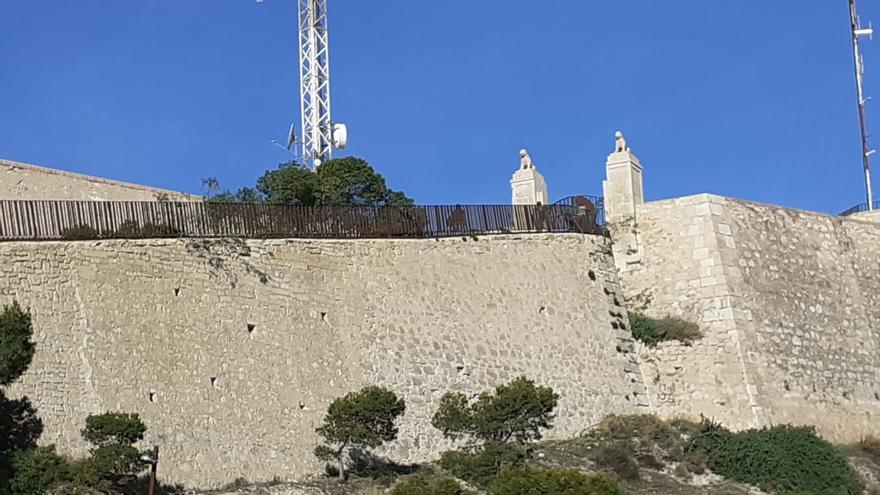 Castillo de San Fernando, toma 2: El Ayuntamiento se vuelve a olvidar de abrirlo