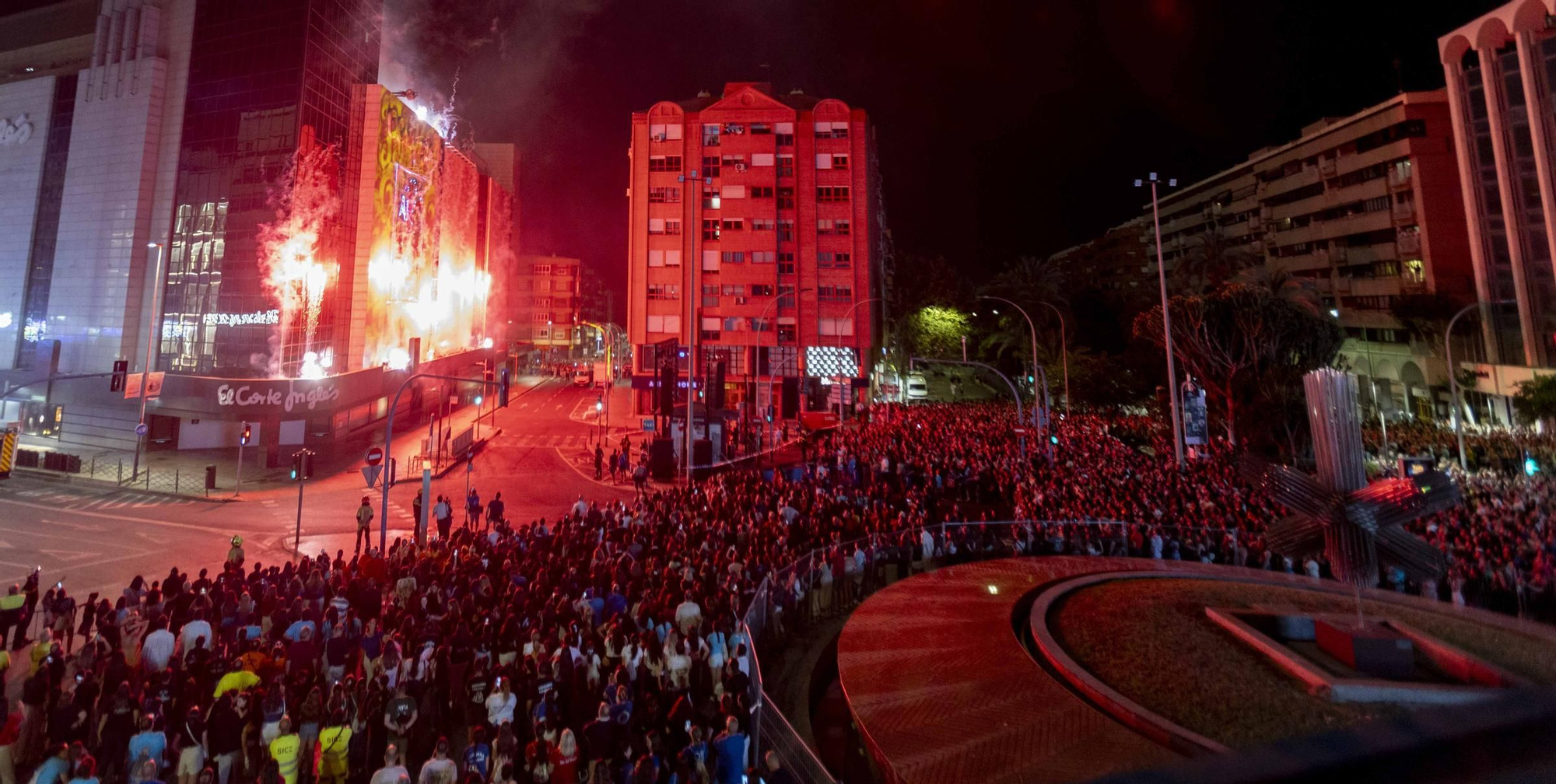 Todas las imágenes de la "Arribada del Foc 2025"
