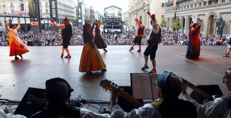 Jotas en la Plaza del Pilar.