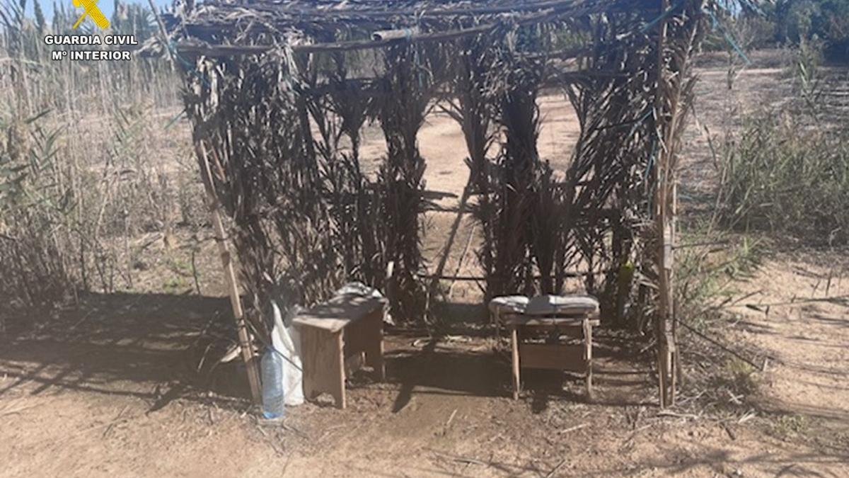 Una de las casetas donde los cazadores se camuflaban para poder realizar las capturas ilegales