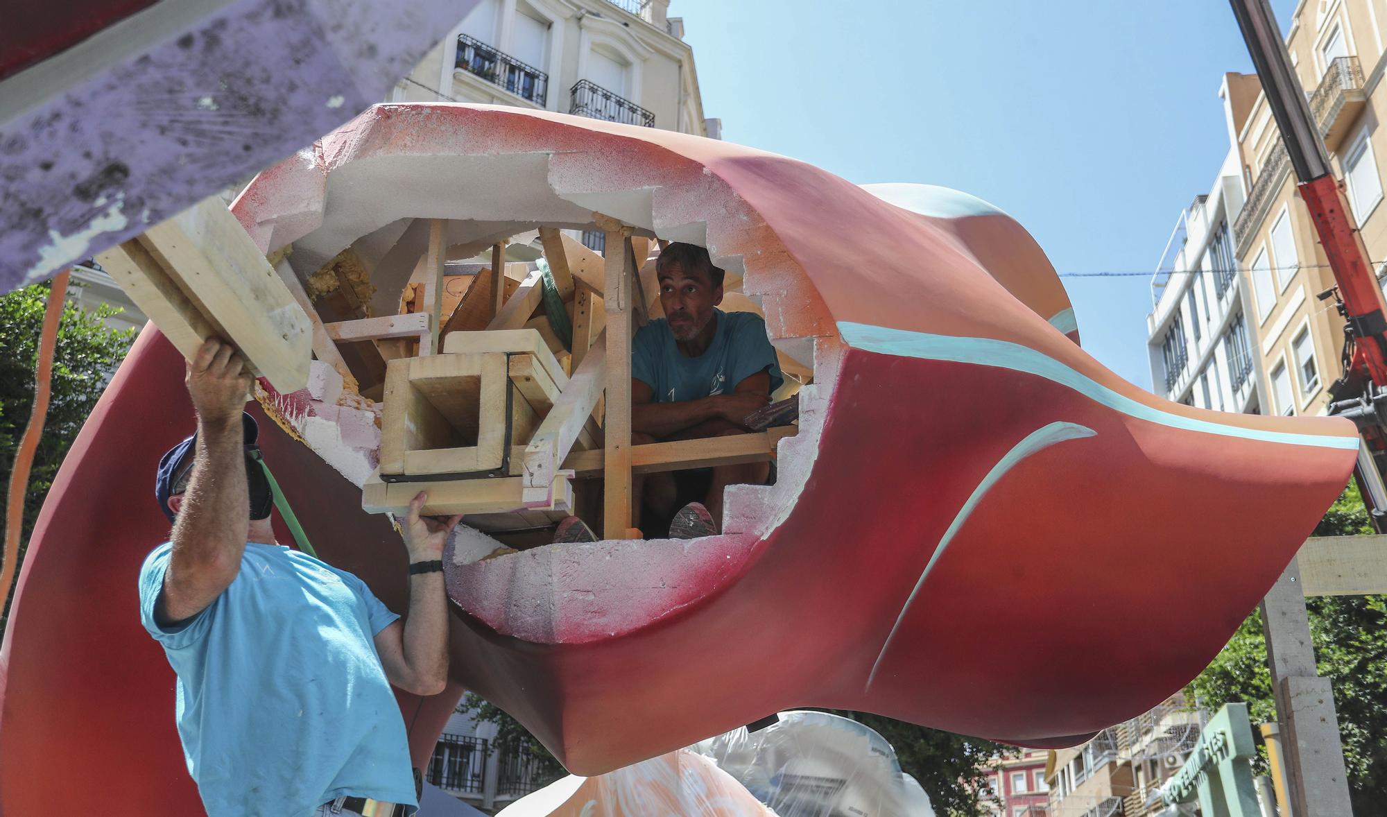 Fallas 2021. Espectacular "plantà" de Sueca-Literato Azorín