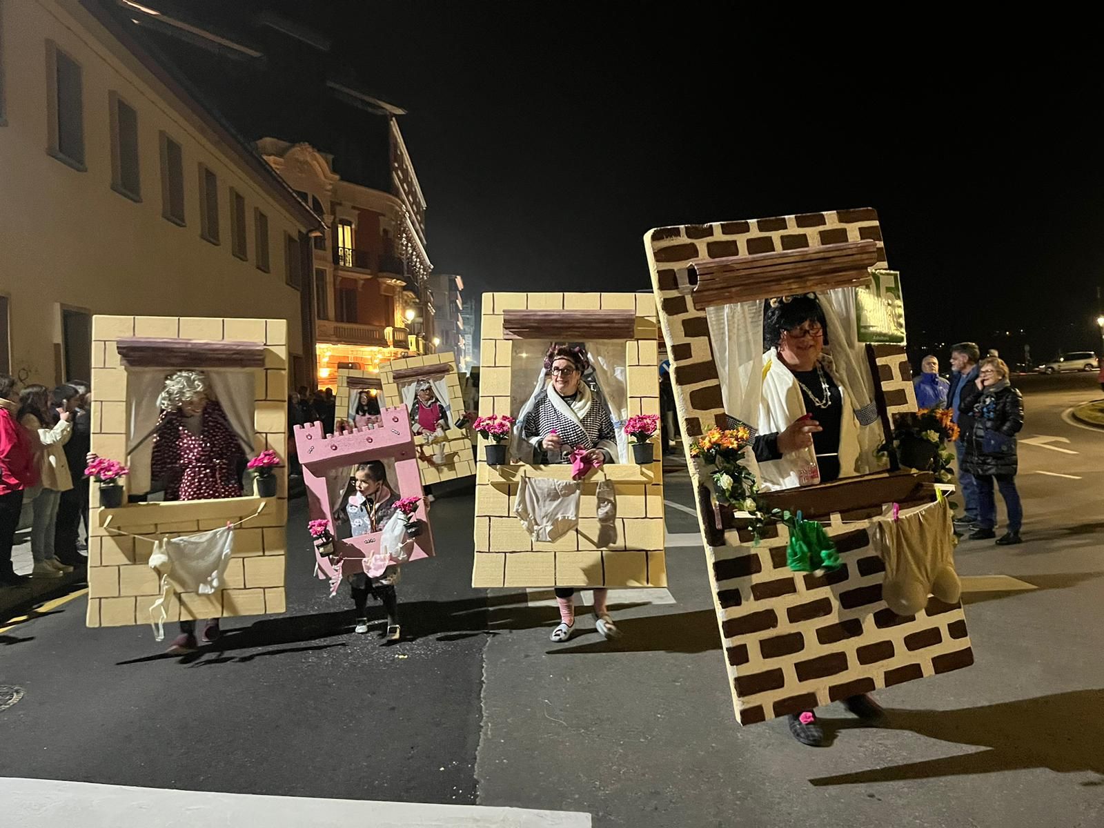 Gran noche de Carnaval en Ribadesella: todas las imágenes del desfile