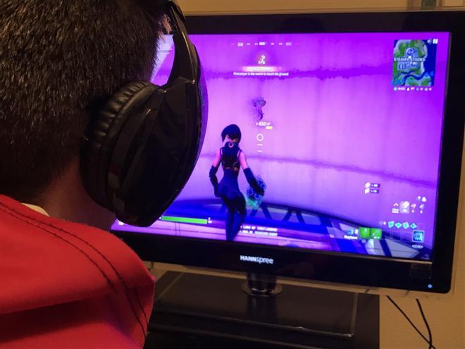 La Policia revisa els xats de Fortnite i Roblox del nen de 9 anys que es va treure la vida en un poble de València