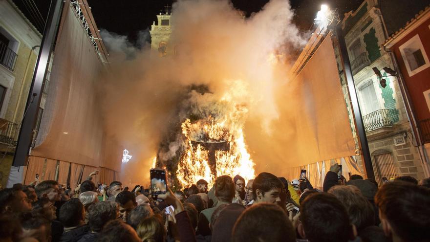 La &quot;cremà&quot; de la Foguera recupera su esencia en Canals