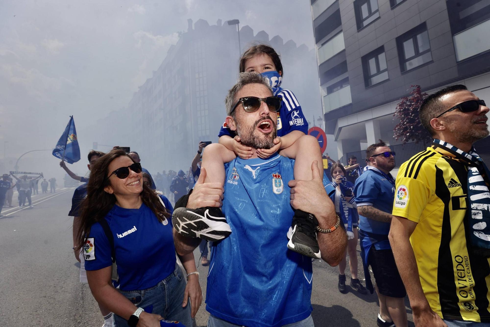 EN IMÁGENES: Ambientazo en la valiosa victoria del Oviedo contra el Zaragoza