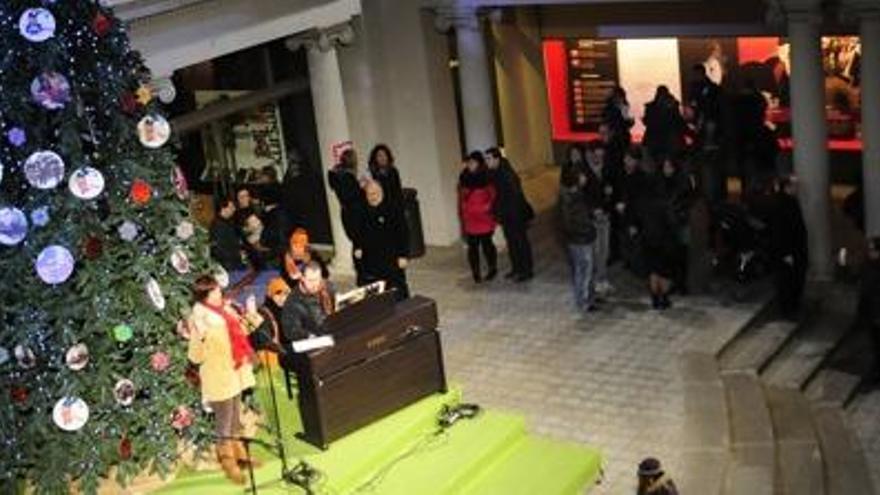 Les veus dels més petits, al voltant de l&#039;arbre del Kursaal