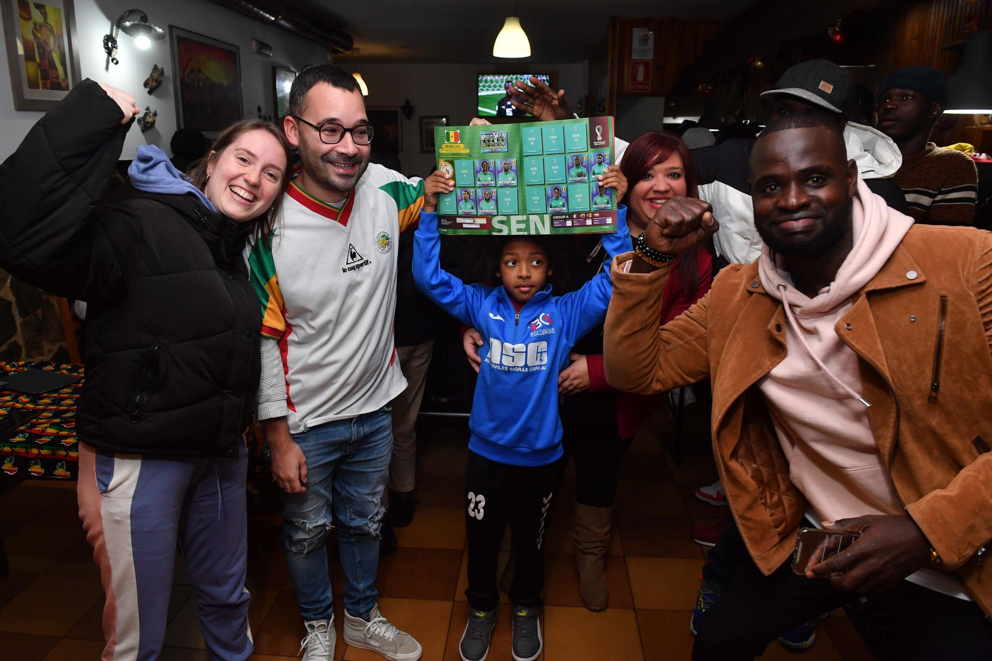 Senegaleses en A Coruña se reúnen en el Agra para ver el partido Senegal-Inglaterra en el Mundial de Qatar