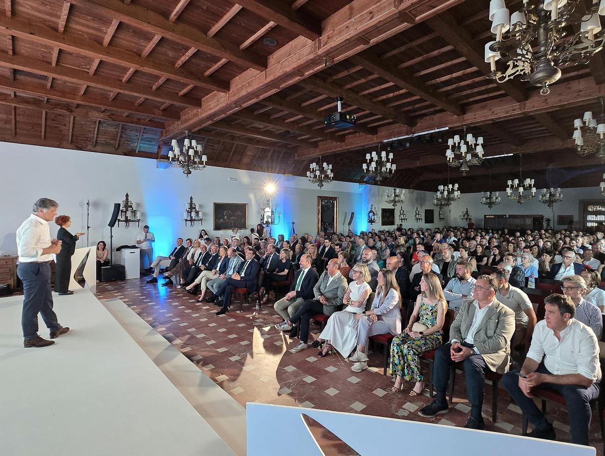 Público asistente a los Premios Turismo Rías Baixas celebrados en el Parador de Baiona.