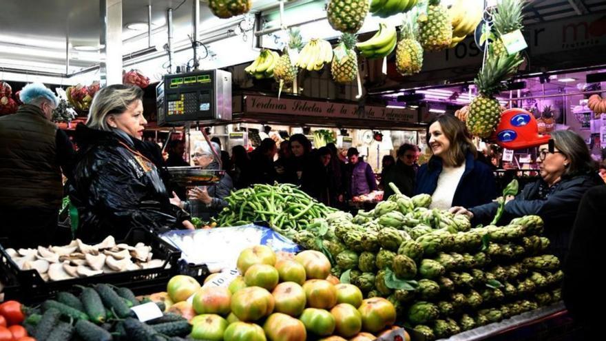 María José Catalá en una de las carnicerías. | LEVANTE-EMV