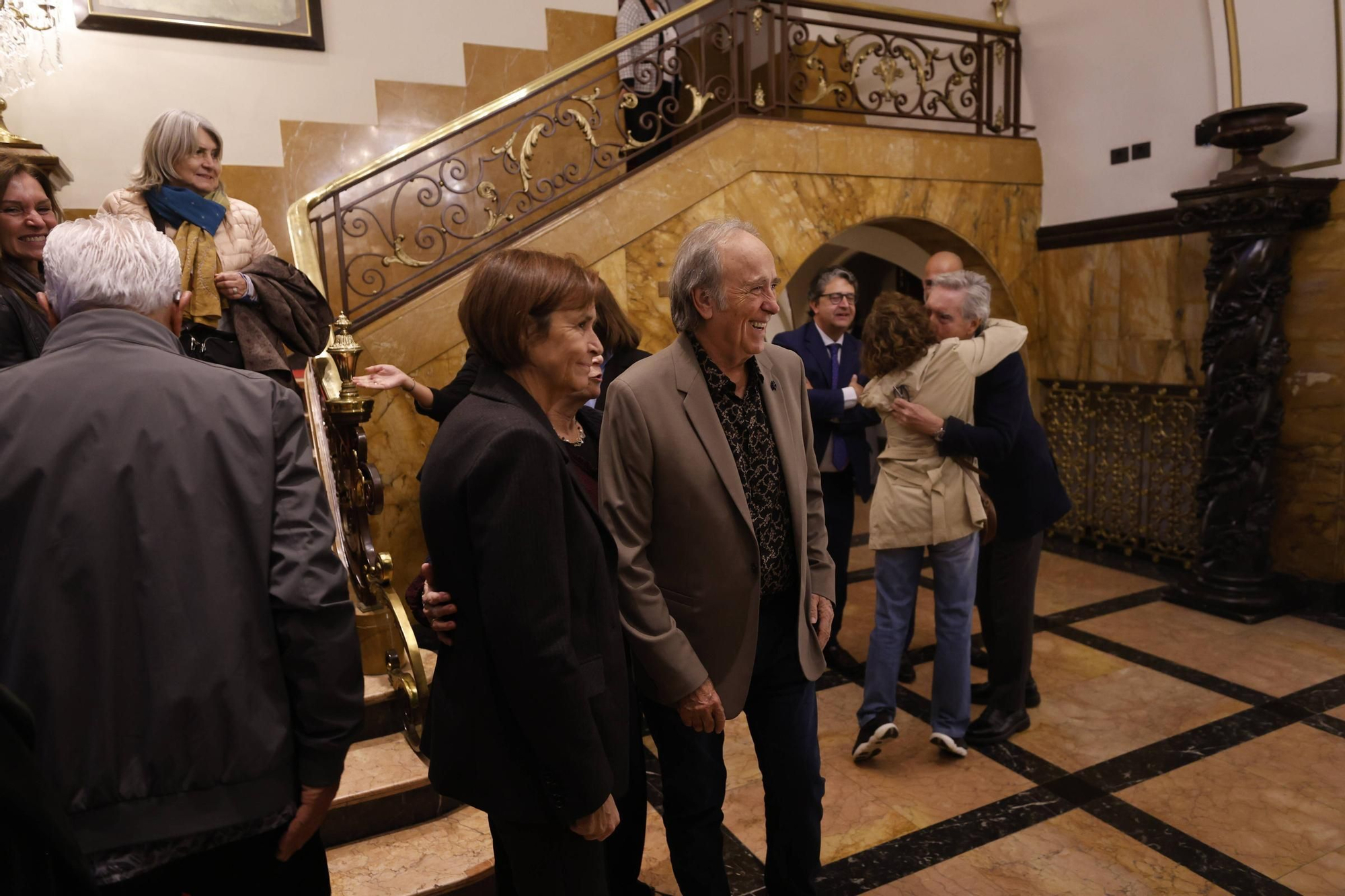 Así fue el encuentro entre Serrat e Iñaki Gabilondo en Gijón.
