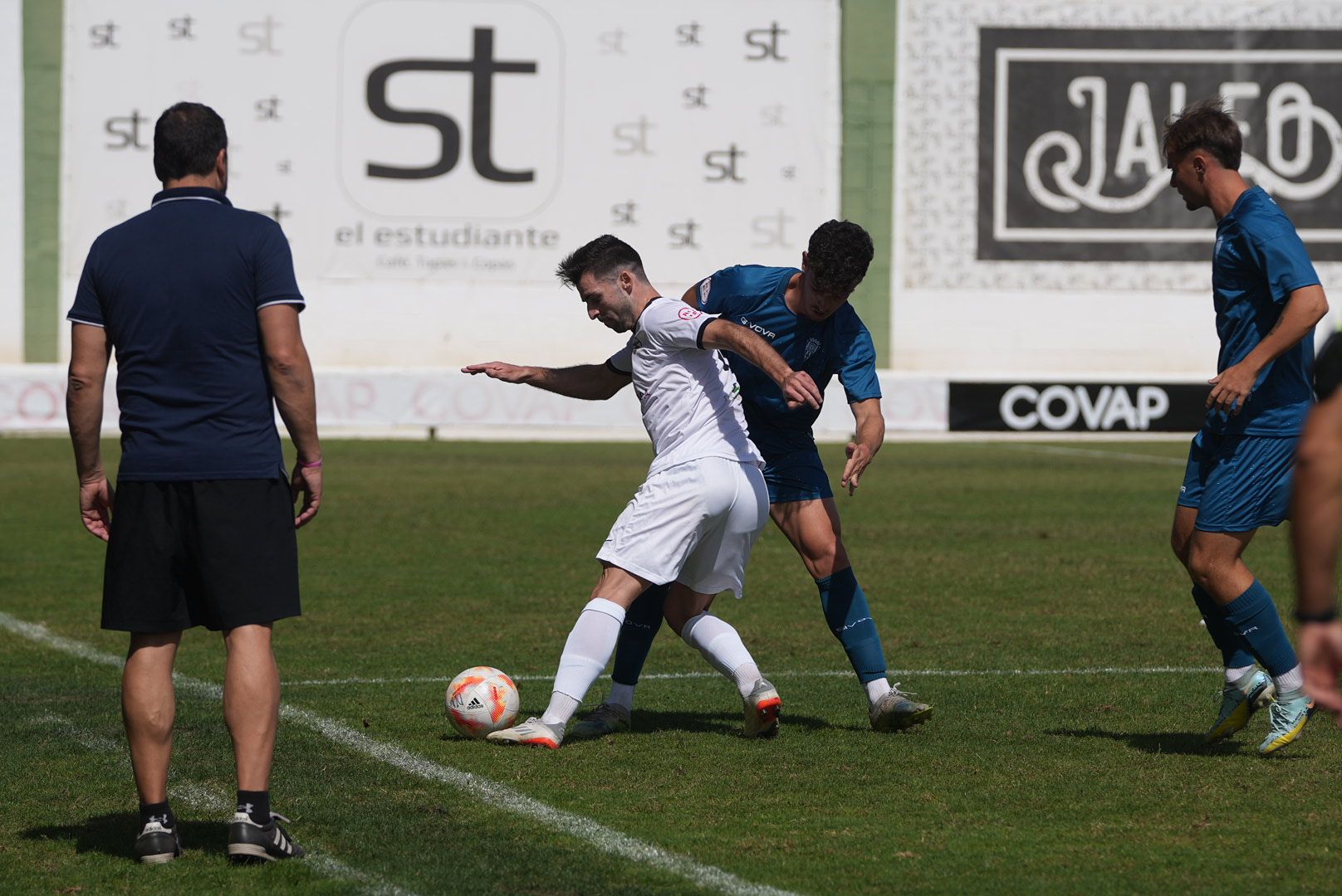 Las imágenes del derbi de Tercera entre el Pozoblanco y el Córdoba CF B