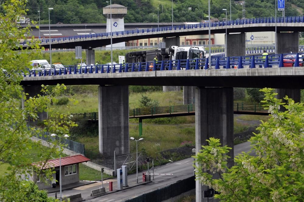 Accidente de un camión en la autovía minera