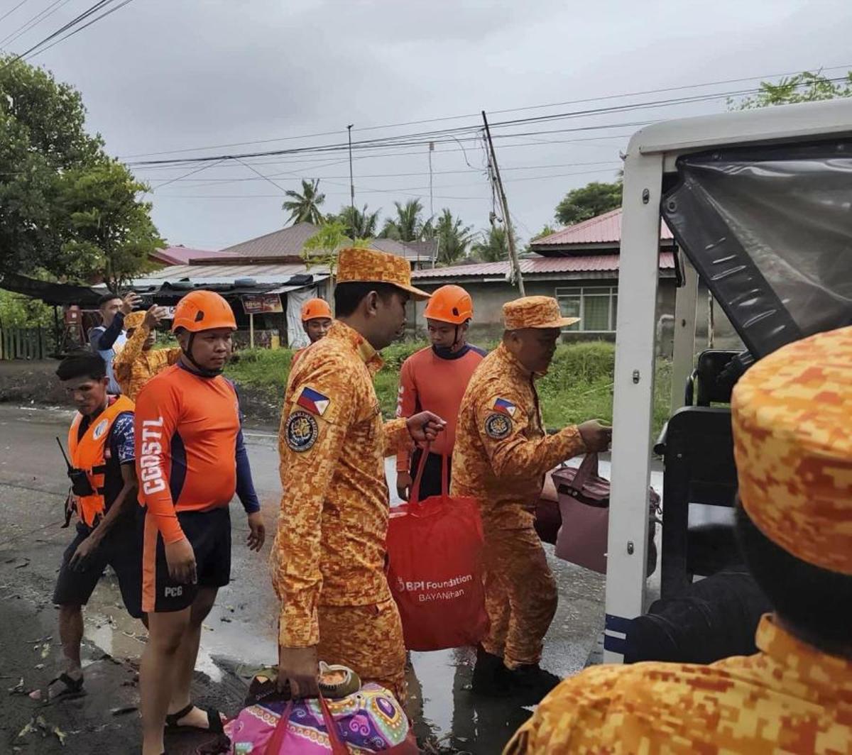 Filipinas evacúa a casi un millón de personas ante la llegada del supertifón Fung-wong.