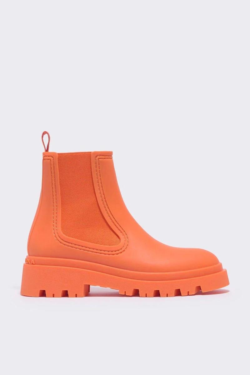 Botas de agua naranjas