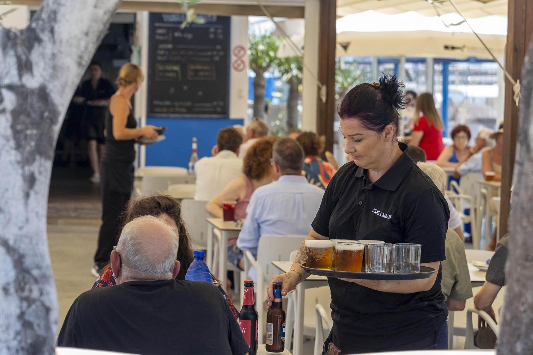 Hoteles y terrazas de Castellón, a tope en el primer fin de semana del verano